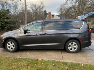 Minivan Chrysler Pacifica Hybrid Touring Plus 2018 Usada, con Volante a la Izquierda/Derecha - Product Image 4