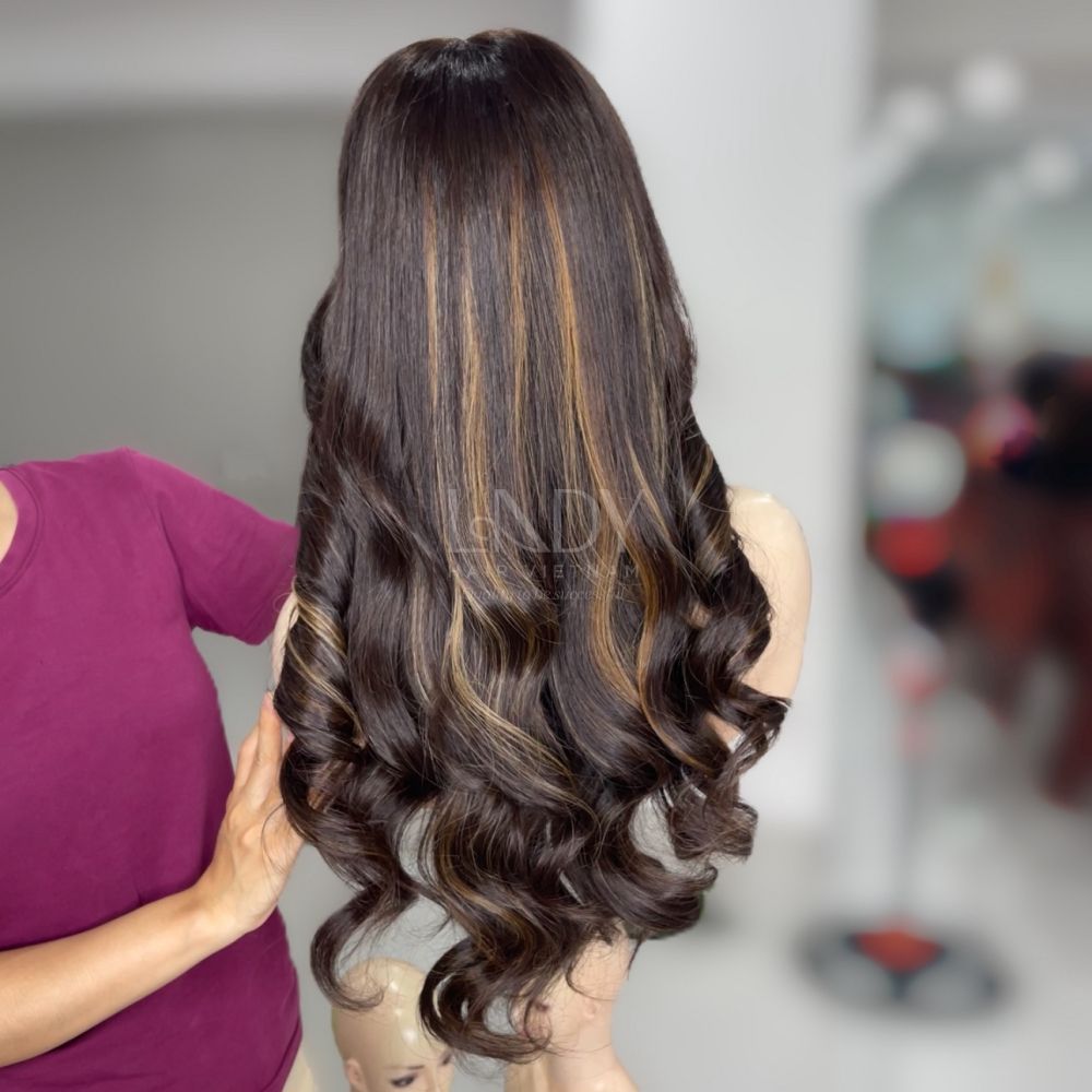 สีน้ำตาล