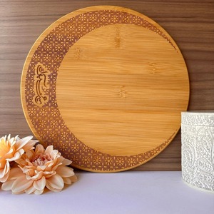 Bandeja marrón con caligrafía árabe Diseño islámico elegante Perfecto para Ramadán Iftar Servir Fechas Dulces y decoración festiva - Product Image 1