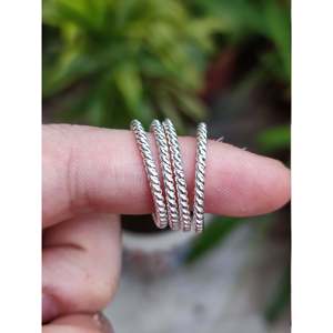 Anillos midi apilables de plata de ley 925 y oro de 14k con patrón geométrico delicado de alambre trenzado para dedo gordo, para bodas y fiestas - Product Image 5