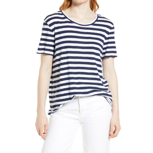 T-shirt in misto cotone Caslon(R) Notch Back traspirante con righe bianche e blu navy, taglia XS, da Nordstrom - Product Image 4