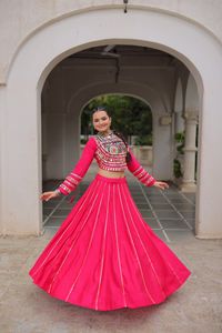 Lehenga choli romain entièrement cousu avec travail brodé Kutchi Gamthi et travail de dentelle miroir parfait pour la collection navratri - Product Image 2