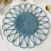 Meilleur prix de gros : Assiette de présentation en rotin en forme de fleur, Décoration murale suspendue classique style bohème, Set de table en osier du Vietnam pour les fêtes