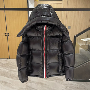 Chaqueta Acolchada con Rayas Tejidas Tricolor 2025, Brillante, Estilo Casual Maya Mongjia, Cierre de Cremallera, Recubierta, para Hombre - Product Image 1