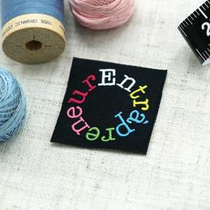 Étiquette de vêtement en tissu de haute qualité, étiquette tissée pour le soin du col, design floral, étiquette tissée pour femmes - Product Image 3