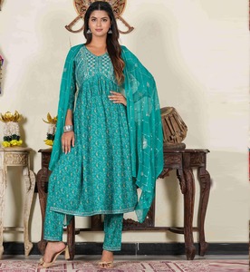 Yash Gallery ชุดเดรสลำลองปักลายดอกไม้สีเขียวสำหรับผู้หญิงพร้อมกางเกงยาวถึงข้อเท้าและลาย dupatta - Product Image 1