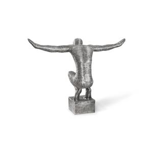 Sculpture d'homme en argent artistique Artisanat élégant Pièce maîtresse de décor unique accrocheuse pour des espaces de vie élégants - Product Image 5