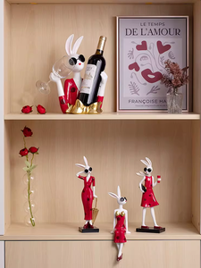 Statua di Ragazza con Palloncini Volanti, Scultura Realistica in Resina Dipinta a Mano, Tema Amore per Decorazione Casa - Product Image 5