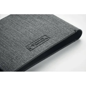 Ensemble cadeau d'affaires : Portefeuille mural anti-perte et gadget personnalisé - Product Image 1