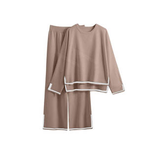 Pull-over en tricot décontracté pour femmes Ensemble de pull-over léger pour femmes en tricot à manches longues et col rond - Product Image 1