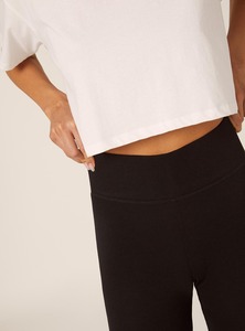 Pantalones de chándal acampanados con estilo para mujer, pantalones casuales de primera calidad que ofrecen una tela fantástica y una sastrería fina - Product Image 3