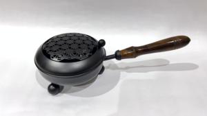 Utilisation traditionnelle de brûleur d'encens de fer en métal de nouvelle conception antique pour la décoration de table avec la taille et la forme personnalisées de haute qualité - Product Image 3