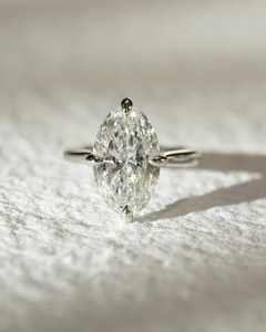 Bague de fiançailles solitaire Moissanite taille ovale 11x7mm en or | Bijoux de mariage classiques - Product Image 1