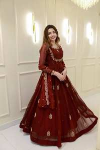 Salwar Kameez exclusif en deux pièces avec dupatta en broderie de sequins, géorgette réversible pour les occasions de fête - Product Image 3