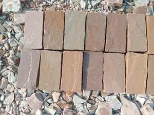 DYB Pavés de grès multicolores durables en pierre d'aménagement paysager pour allées et allées de jardin avec surface fendue - Product Image 3