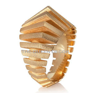 Rond de serviette design de haute qualité pour table d'hôtel de mariage avec porte-serviettes en métal doré au design élégant - Product Image 1