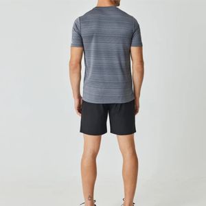Camiseta de entrenamiento Premium para hombre: ligera, que absorbe la humedad e ideal para entrenamiento físico, ejercicio y ropa deportiva - Product Image 3