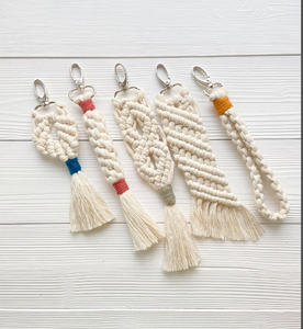 Porte-clés, breloque de sac, porte-clés en macramé Boho avec porte-clés en macramé à pompon - Product Image 2