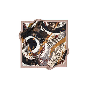 ผ้าพันคอโพลีเอสเตอร์สีเบจลายสี่เหลี่ยม - Product Image 2