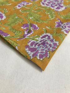 Tissu en coton imprimé à la main à motifs floraux violettes moutarde, textile artisanal indien traditionnel pour vêtements et ameublement - Product Image 5