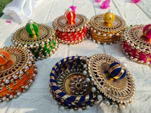 Cajas Redondas con Cuentas Hechas a Mano, Mini Caja para Baby Shower y Dama de Honor, Regalo de Inauguración DE LA Casa Kumkum Daani - Product Image 3