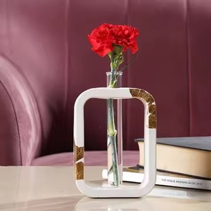 Vase en verre avec cadre en métal doré, vase élégant pour la décoration de table à la maison ou au bureau - Product Image 5