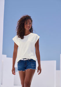 Camiseta lisa de moda para mujer, Camiseta holgada de poliéster 100% con estampado de longitud media y manga corta con cuello redondo para mujer - Product Image 3