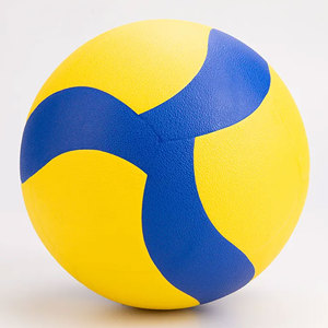 วอลเลย์บอลชายหาดระดับมืออาชีพ – ลูกบอล PVC เบอร์ 5 เย็บด้วยเครื่องจักร สำหรับการเล่นแบบสบายๆ และกิจกรรมกลางแจ้ง ผลิตในประเทศปากีสถาน - Product Image 1