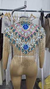 เสื้อคลุมโพลีเอสเตอร์หรูหราพร้อมลูกปัดและตัวยึดเลื่อมที่คอพร้อมโลโก้ที่สวยงามสำหรับเทศกาลและงานเฉลิมฉลอง - Product Image 3