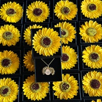 Kerstmis Valentijnsdag & Afstudeer Zonnebloem Ge conserveerde Bloem Sieraden Geschenkdoos met Ketting Ringdoos Langdurig 3-5 Jaar