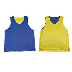 Camisetas de malla de entrenamiento reversibles Baberos de entrenamiento reversibles para fútbol Camiseta de baloncesto en blanco de malla reversible - Product Image 1