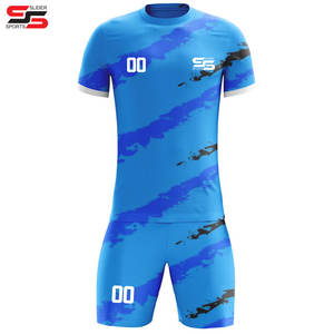 100% uniformes de football faits en polyester à vendre 2025 uniformes de football de conception de logo sur mesure de nouvelle conception à bas prix - Product Image 1