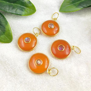 Pendentif double pierre cornaline lunette en argent 925 fait à la main forme ronde or Vermeil breloque avec Labradorite pendentif pièce en argent 925 - Product Image 1