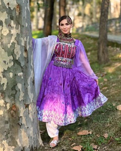 Vestido Étnico Vintage de Chifón Premium para Mujer Afgana con Manga Larga y Bordado Hecho a Mano para Celebraciones y Noches de Boda - Product Image 1