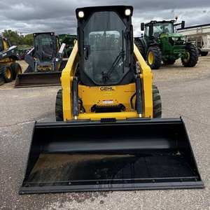 Chargeuse compacte haute performance GEHL R220 - Product Image 3