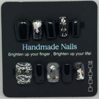 Ongles carrés miniatures faits à la main de longueur moyenne LBD