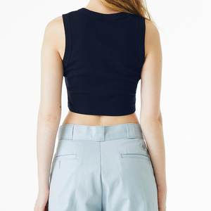 Nuevo diseño de las mujeres de color sólido acanalado Crop Tank Top logotipo personalizado señoras sin mangas Sexy Crop Tank Top - Product Image 2