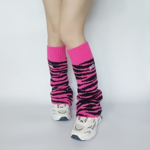 Kustom Y2K modis akrilik garis pola rajutan penghangat kaki untuk wanita dengan Logo kustom pesta & penggunaan sehari-hari - Product Image 3