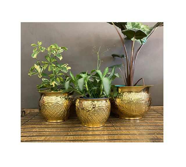 Antique Design Pure Aluminium Single Piece Planter for Garden and Balcony Decoration at Economical Rate