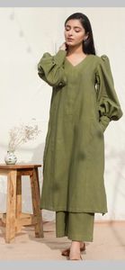 Ensembles de coordination d'hiver élégants et confortables pour femmes Tissus épais monochromatiques de qualité supérieure avec des options de conception modestes - Product Image 2