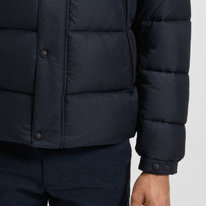 เสื้อแจ็คเก็ตพัฟเฟอร์ผู้ชายแบบมีฮู้ดปรับได้ ราคาขายส่ง สีพื้น / แขนยาว มีกระเป๋าซิปด้านข้าง วัสดุคุณภาพสูง - Product Image 4