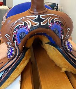 Sillín de cuero de calidad superior de doble tono occidental con diseño floral hecho a mano y asiento de gamuza suave a un precio asequible - Product Image 4
