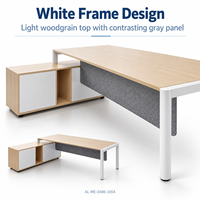 Bureau de direction moderne en L avec armoire, plateau en bois clair, support blanc, panneau gris, usage commercial, pour manager