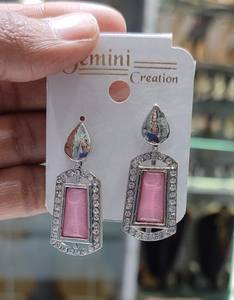 Dernières boucles d'oreilles bijoux en gros indiens de créateur fantaisie nouvelles collections pour femmes collection de boucles d'oreilles élégantes 2024 femmes et fille - Product Image 1