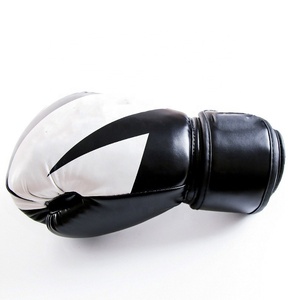 Gants de boxe en cuir PU de haute qualité pour adultes, options de couleur avec logo personnalisé, tailles professionnelles, imperméables et antidérapants pour la protection des poignets - Product Image 3