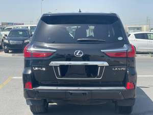 Lexus LX 570 2017 con Volante a la Derecha, Asientos de Tela - Auto Usado Premium - Product Image 3