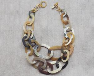 Collar de Lujo Hecho a Mano con Cuerno de Búfalo, Joyería Natural y Sostenible para Mujer, Alta Calidad - Product Image 5