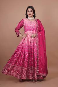 Robe de mariée indienne de créateur, robe Anarkali en soie Chinon avec fonction de séchage rapide pour les occasions festives - Product Image 3