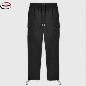 Venta al por mayor chándal de nailon Negro hombres logotipo personalizado impreso de talla grande conjuntos de entrenamiento transpirable cortavientos diseñadores de ropa de calle - Product Image 6