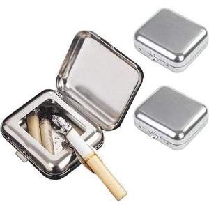 Cendrier en métal massif avec un design à rainures profondes assurant que la cendre reste contenue lors de l'utilisation en extérieur - Product Image 2